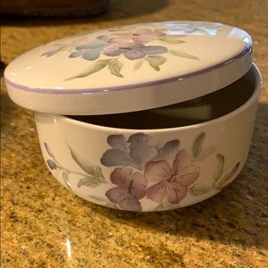 Porcelain Dish perfect for jewelry. Moms day gift